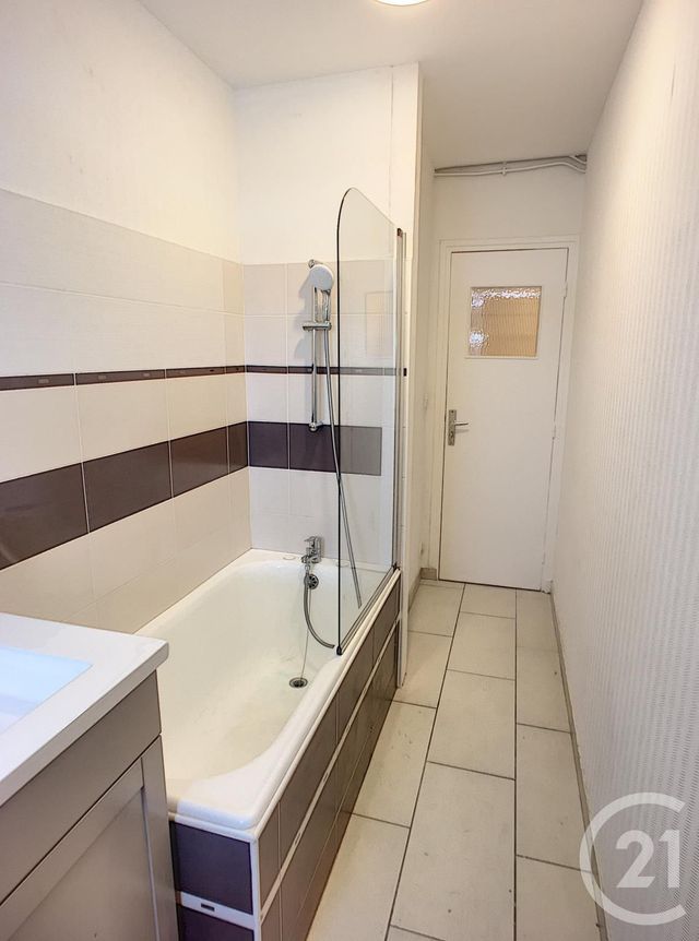 Appartement F5 à louer - 5 pièces - 95.81 m2 - BREST - 29 - BRETAGNE - Century 21 Associés Conseils Immobilier Appartement F5 à louer - 5 pièces - 95.81 m2 - BREST - 29 - BRETAGNE - Century 21 Associés Conseils Immobilier