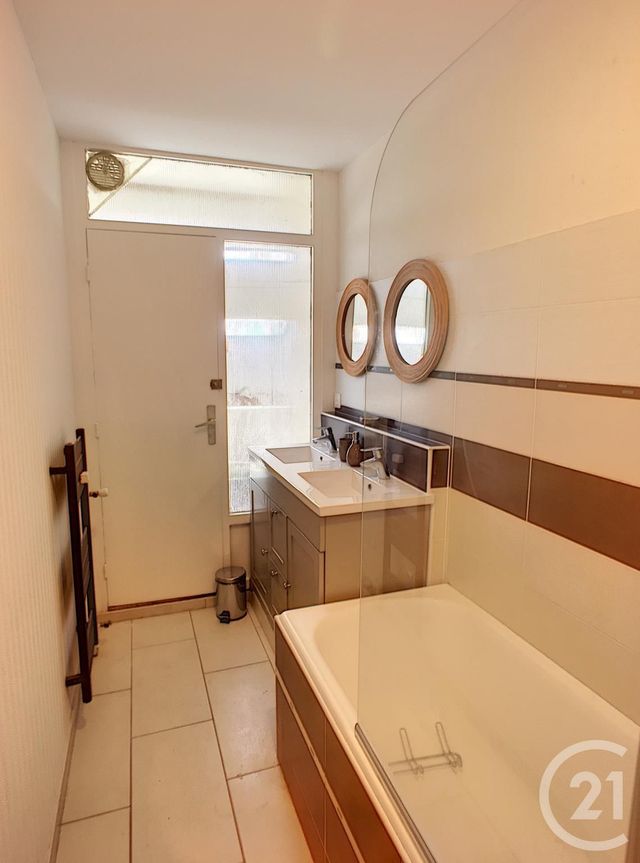 Appartement F5 à louer - 5 pièces - 95.81 m2 - BREST - 29 - BRETAGNE - Century 21 Associés Conseils Immobilier Appartement F5 à louer - 5 pièces - 95.81 m2 - BREST - 29 - BRETAGNE - Century 21 Associés Conseils Immobilier