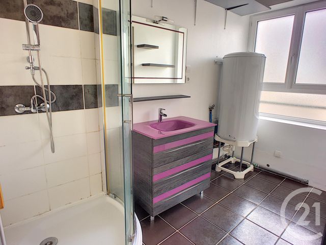 Afficher la photo en grand Appartement T2 à louer - 2 pièces - 50.0 m2 - PLOUDALMEZEAU - 29 - BRETAGNE - Century 21 Associés Conseils Immobilier