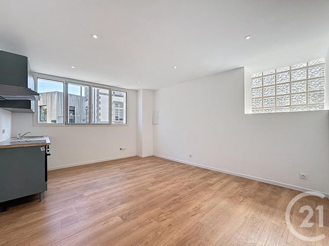 Appartement T3 à louer - 3 pièces - 49.78 m2 - LESNEVEN - 29 - BRETAGNE - Century 21 Associés Conseils Immobilier