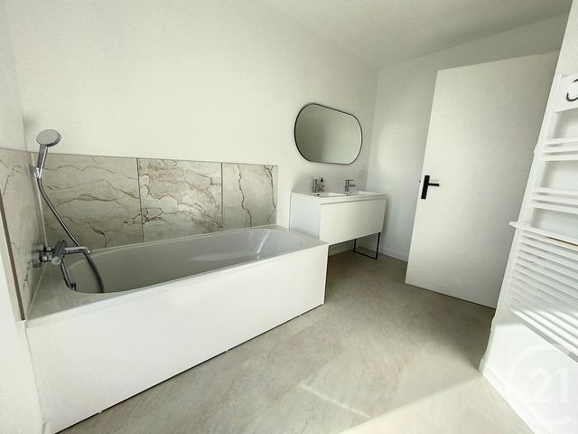 maison à louer - 6 pièces - 120.0 m2 - KERLOUAN - 29 - BRETAGNE - Century 21 Associés Conseils Immobilier