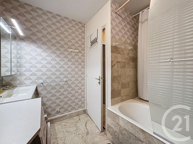 Appartement T2 à louer - 2 pièces - 43.2 m2 - BREST - 29 - BRETAGNE - Century 21 Associés Conseils Immobilier