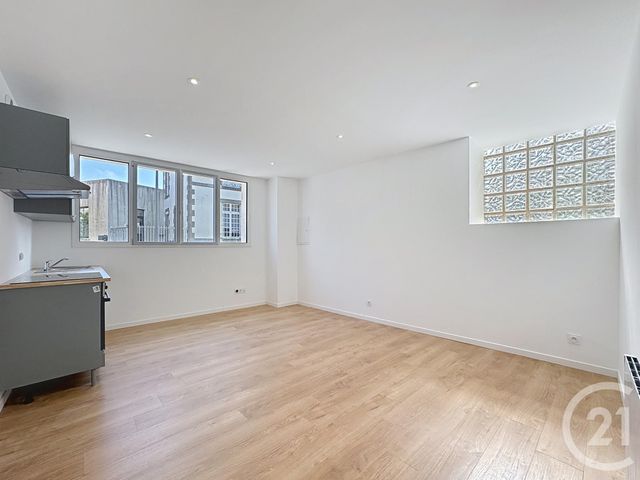 Appartement T3 à louer - 3 pièces - 49.78 m2 - LESNEVEN - 29 - BRETAGNE - Century 21 Associés Conseils Immobilier