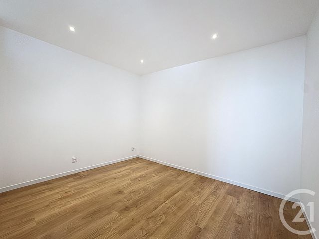 Appartement T3 à louer - 3 pièces - 49.78 m2 - LESNEVEN - 29 - BRETAGNE - Century 21 Associés Conseils Immobilier