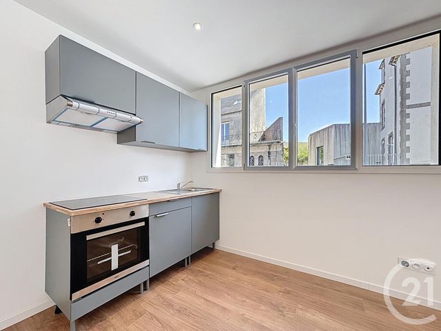 Appartement T3 à louer - 3 pièces - 49.78 m2 - LESNEVEN - 29 - BRETAGNE - Century 21 Associés Conseils Immobilier